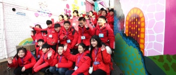 동화마을로 수학여행 온 中 학생들