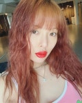 현아, 하얀 피부에 레드립 눈길