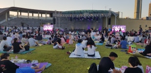 이대로 보내기 아쉬운 여름밤, 잔디 위에서 귀 기울여보세요