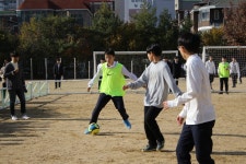 축구선수와 함께 땀 흘리며 스트레스 날렸어요