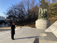총선, 한국당 신계용 전 과천시장 현충탑 참배
