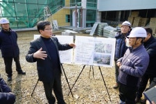 전해철 의원, 수인선 사리역·갈대습지 오색테마길 현장점검
