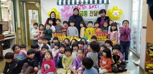 저금통에 한 푼 두 푼 모아 어려운 이웃에게