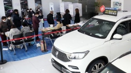 [포토] 이색투표소…자동차 대리점에서 투표해요