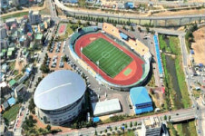 무허가 용인종합운동장 방치 논란