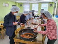 안산시상록구노인복지관, 코로나19 소외계층 어르신에 밑반찬과 대체식품 전달