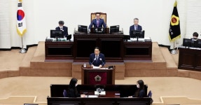 신은호 인천시의회 신임 의장 겸손하고 품격 있는 의회 만들겠다