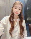 두리 두리는 뭐하고 있을까요,? 여신 아우라 과시 셀피 한 컷