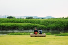 [경기만 소금길, 생명을 담다] ④발길 떼기가 아쉽다…도보여행 첫 걸음