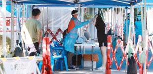 확진자 줄어도 선별진료소는 분주