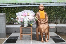 삼일절 소녀상에서