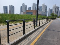 송도 8공구 인천송담초교 통학로에 안전펜스 설치…교통사고 예방 최선