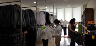 화성 와우중학교 교복은행  눈길