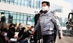 흉기 난동 사건 관할서 찾은 경찰청장 국민께 송구