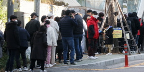 [포토] 인천 미추홀구 보건소 선별진료소 몰린 인파