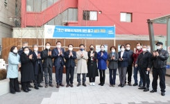 7호선 광명사거리역 9번 출구에 시민쉼터
