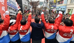 [포토] 어퍼컷 발사 윤석열 후보…대선 필승 다짐 만세
