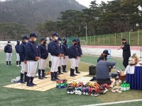 아이들 안전과 승리를…덕적고 야구부 힘찬 플레이볼