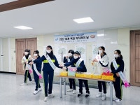 하남 위례중, 학생 주관 도서관 축제 눈길…유네스코 지정 세계 책과 저작권의 날 기념해 열려