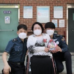 하남경찰서, 이웃사랑 나눔 실천…직원들이 직접 만든 카네이션·간식 전달