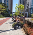 안산시 해양동 그랑시티자이 봉사단, 수변공원 산책로 꽃길 조성