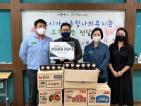 농심 안양공장, 군포시 가야종합사회복지관에 비누와 라면 등 후원물품 전달
