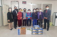 안산시 성포동, 경로당 9곳에 샤인머스켓 등 제철과일 전달