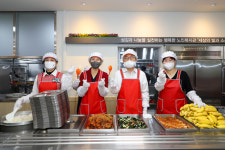 과천시의회, 노인복지관 배식봉사