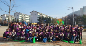 안산시 성포동 통장협의회, 도로침수 방지 우수관 뚜껑 정비 및 보도 낙엽 청소