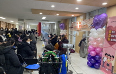 김포교육지원청, 빛나는 12월...새솔학교서 연말 특별한 등굣길 캠페인