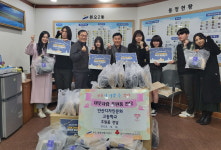 안산 디자인문화고 창업동아리, 목도리·장갑 세트 80개 안산시 상록구 본오2동 행정복지센터에 기탁