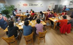 안산시 백운동 주민자치회 경로당 어르신들과 함께 제철 과일로 수제청 만들어요