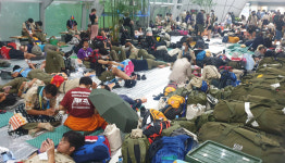 [포토] 새만금 잼버리대원들 인천공항 제1여객터미널 교통센터애서 마지막 밤