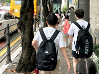 좁고 울퉁불퉁…용인 상현2동 인도 위험