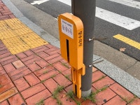 건널목 옆 장수의자, 애물단지 되나
