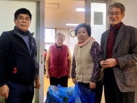 안산시 초지동 주민자치회, 주말농장 무 수확해 경로당 3곳에 전달
