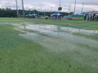 비 오면 물 차는 축구장, 공 대신 물 차는 동호인