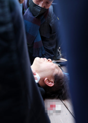 이재명 피습…시민·정치권 충격