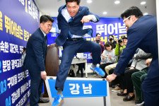 〔4·10 총선〕분당을 김병욱, 선거사무소 개소…3선 국토교통위원장 될 것