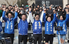 화성 동탄 호수공원 찾은 이재명대표