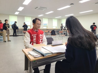 인천 후보 등록 첫날, 9시 순조롭게 진행 중. 이종섭 호주 대사 일시 귀국, 인천 후보자 여럿 공항 항의 시위 중