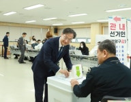 [4.10 총선현장] 정권 심판해야, 이제는 못 믿어… 유권자들로 붐빈 계양 사전투표소