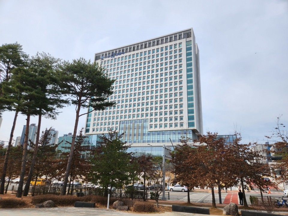 이재명, 경기도 법인카드 유용 혐의로 검찰에 제출