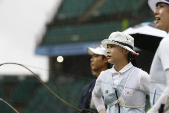 인천시청 전훈영 등 양궁 대표팀, 파리올림픽 앞두고 축구장 관중 앞에서 소음 적응 훈련