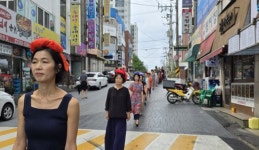 자유롭게 걷고 춤추고…마을이 무대가 된다