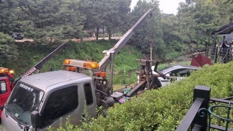 용인 고기리 카페로 전기차 돌진…카페 손님 11명 중경상