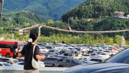 [르포] 국내서 가장 긴 포천 Y형 출렁다리 인기폭발