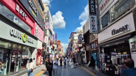 줄서는 수원역 로데오거리…발길 뜸한 골목상권