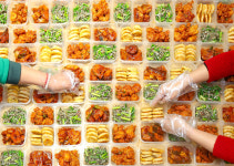 [포토] 수원도시공사 연화장사업소, 사랑의 도시락 나눔