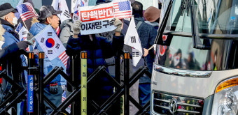 [포토] 탄핵반대하는 윤석열 대통령 지지자들